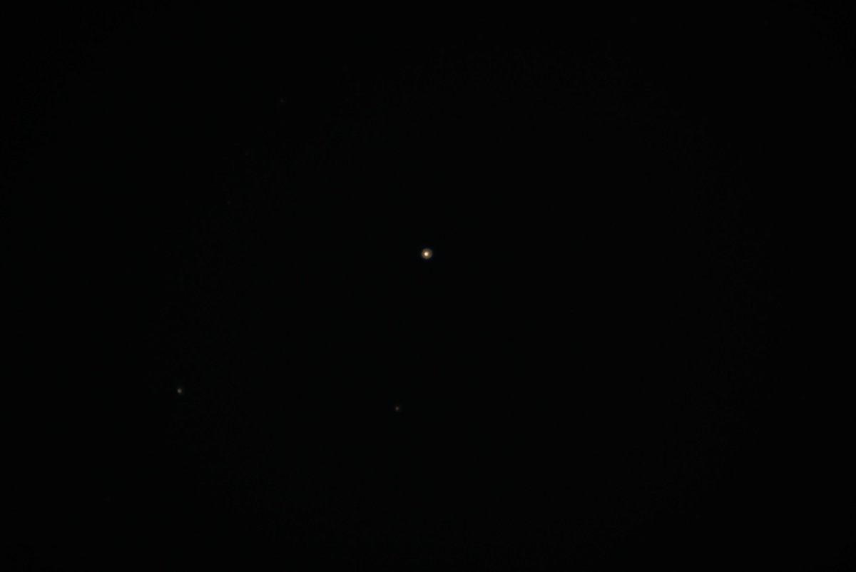 Kevin_Kangaroo's tweet photo. Full moon picture. It was shockingly clear out with no clouds after a week of cloudy days. I also saw Saturn but my lens doesn't quuuiiiittee have enough reach to resolve it. https://t.co/K30K8C64oS