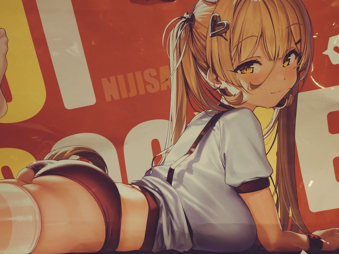 つい我慢できなくておニュイの等身大タペ買っちゃったんだけど、家に送るダンボールに入らぬぇ… 