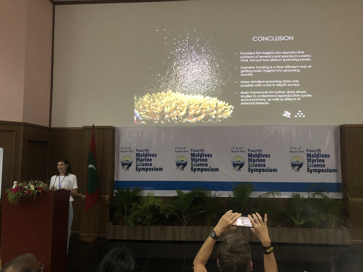 Miri from <a href="/MUInitiative/">Maldives Underwater Initiative</a> presenting research on coral reproductive cycles on Laamu Atoll. They found that there is no clear spawning period for Acropora sp. on @sixsenseslaamu house reef, with coral colonies spawning across several months of the year #MMSS2022
