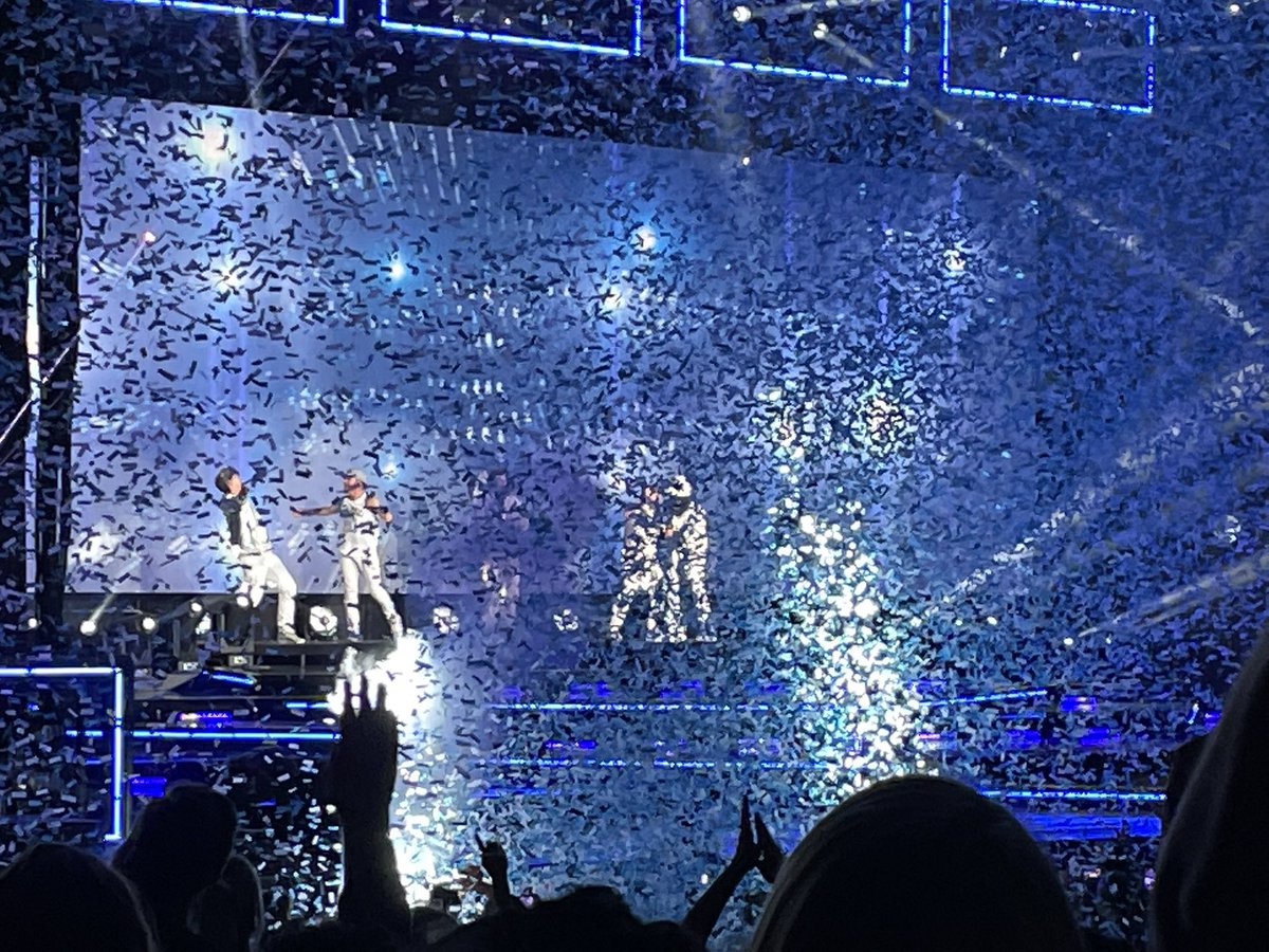 Bluewave135's tweet photo. Backstreet Boys!!! It was amazing!#BSBSEA https://t.co/ZTrZzL4BJB