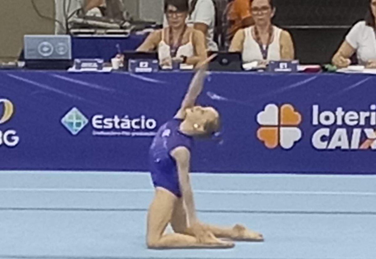 KrollGuilherme's tweet photo. REBEQUINHAS 
Em Lauro de Freitas (BA)...
no Campeonato Brasileiro Interclubes de Ginástica Artística Infantil...
com uma grande certeza. 
A joalheria da Gávea, comandada pela Dama de Ferro, Georgette Vidor, está produzindo rebequinhas em profusão. https://t.co/SEgLOnT9wt