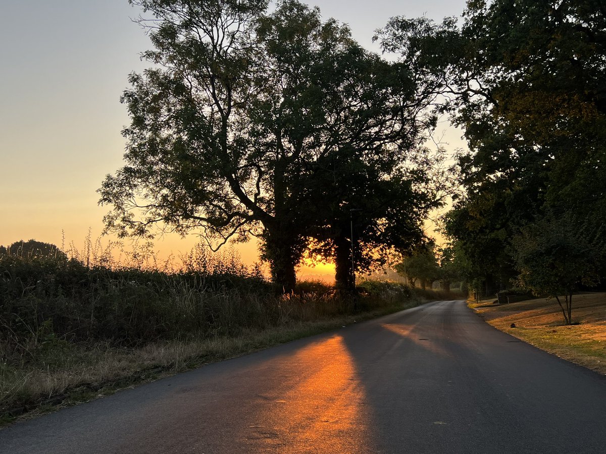 What a morning and the temperature is rising. Have a good day! #SaturdayVibes #sunrise #goldenhour #visitknowle #visitsolihull #solihullupdates