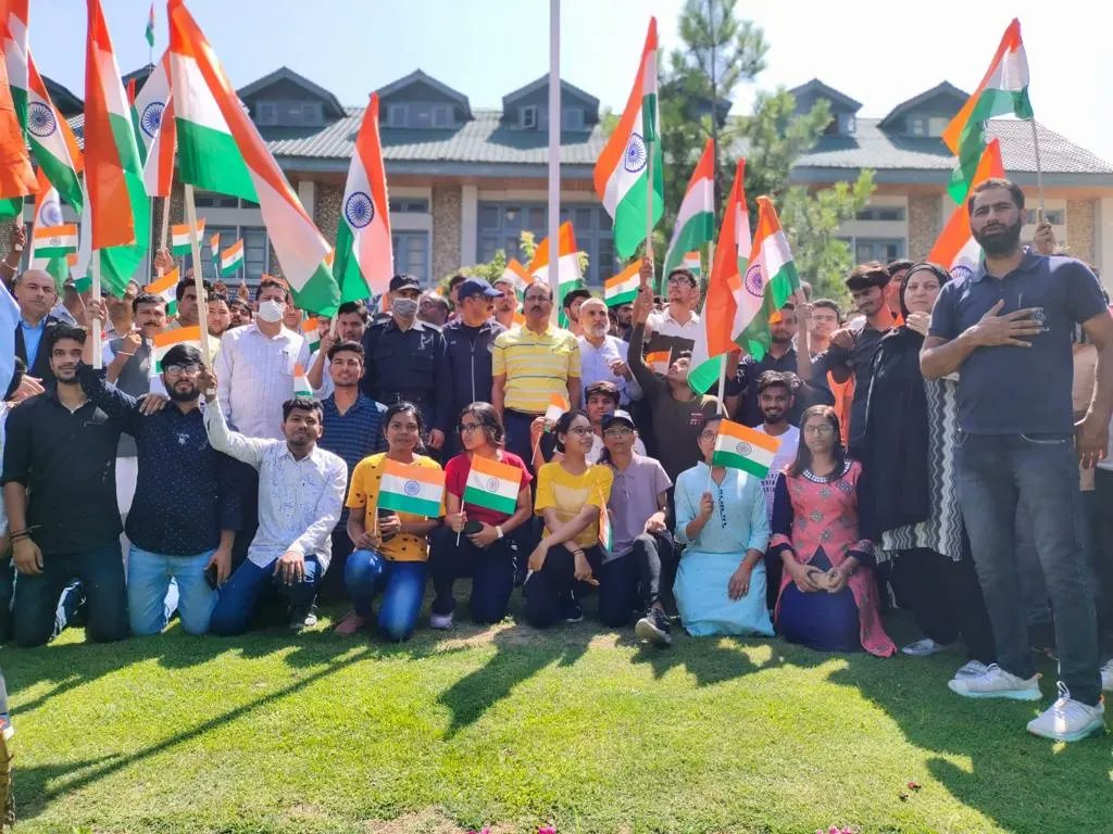 nitsriofficial's tweet photo. NIT Srinagar organised Tiranga Yatra under Har Ghar Tiranga campaign to mark the 75 years of Independence Azadi ka #AmritMahotsav on 13th August 2022. https://t.co/qbok34YUaB