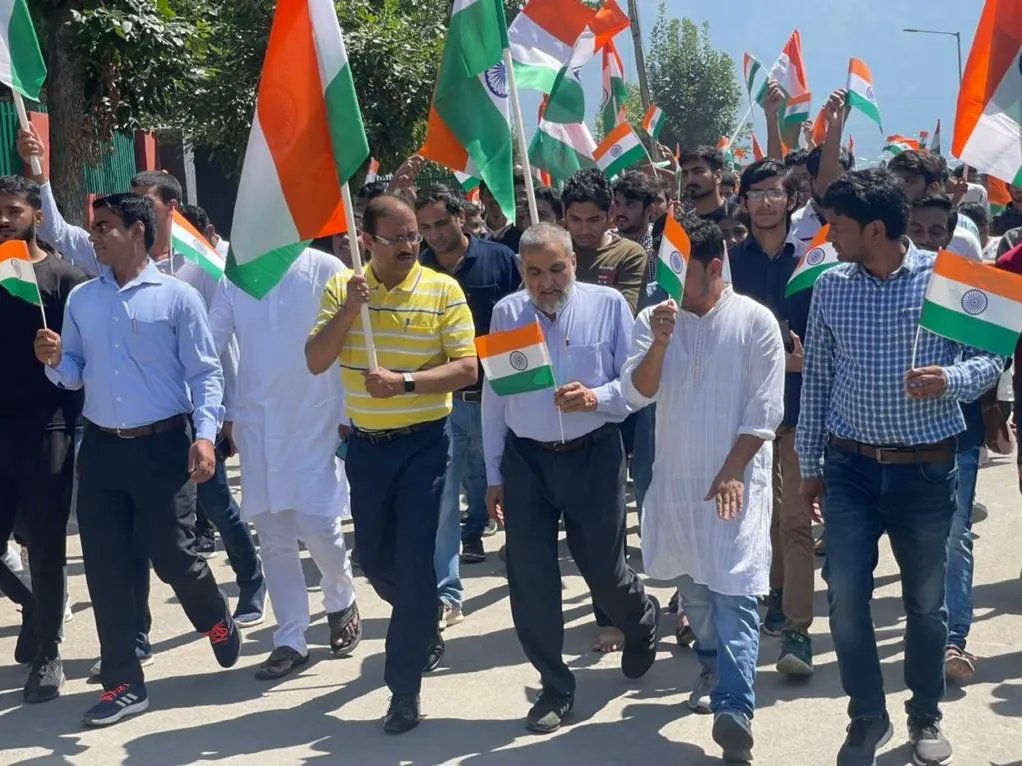 nitsriofficial's tweet photo. NIT Srinagar organised Tiranga Yatra under Har Ghar Tiranga campaign to mark the 75 years of Independence Azadi ka #AmritMahotsav on 13th August 2022. https://t.co/qbok34YUaB