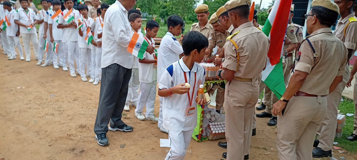 2ndAptf's tweet photo. Light Refreshment after morning procession by 2nd Assam Police Task Force Battalion, Lumding at National School Field #HarGharTirangaAssam #azadikaamritmahotsav2022 @PMOIndia  @CMOfficeAssam  @himantabiswa @mygovassam @assampolice @DGPAssamPolice  @ZakirHu98833308 https://t.co/UJg9nDqHoi