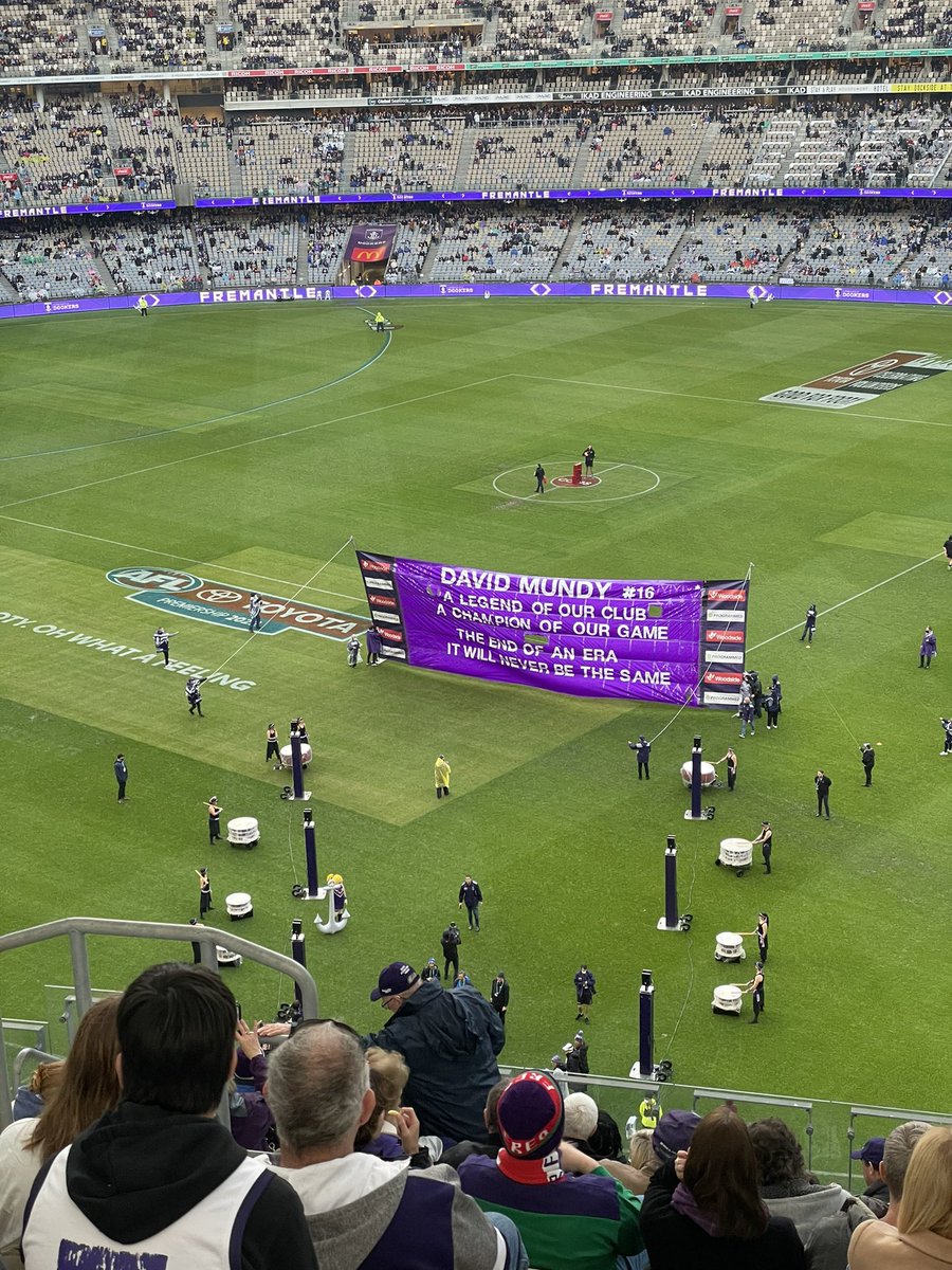 bec_did's tweet photo. After last week sending off JK #TYJK this week I’m deep in opposition territory for the last chance as a @WestCoastEagles supporter to show respect for @freodockers legend David Mundy. A true legend of footy in WA, after today I’m firmly team #flagmantle so he gets a premiership https://t.co/TJI4Ej7pz3