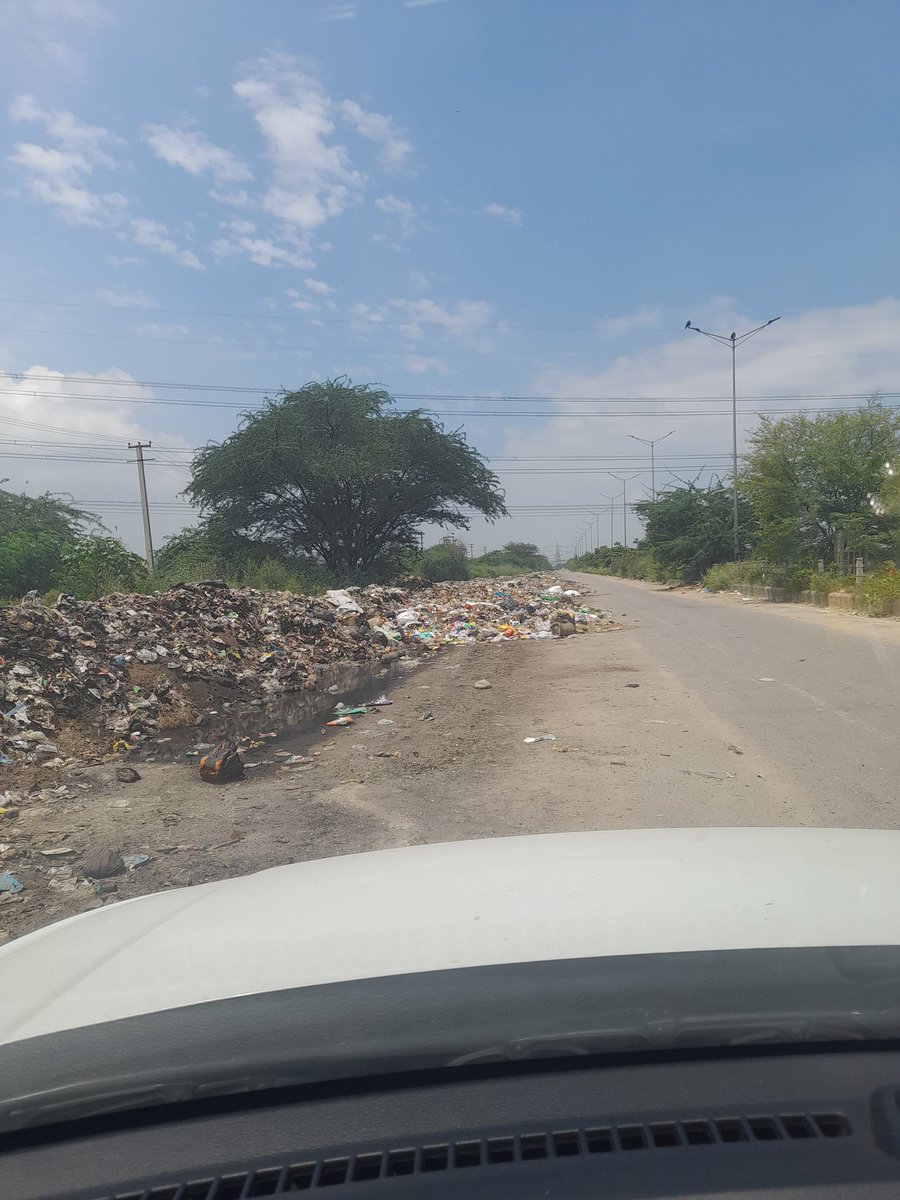 amityadav2021's tweet photo. @cmohry @MunCorpGurugram @OfficialGMDA @swachbharatpnp @rakeshdaultabad
GMDA &amp; MCG Gurugram turning Road(Sector 102-103 dividing Road) &amp; proposed parks(Sector103) in waste dumping yard

@PMOIndia Sir,Swatch Bharat Mission is Joke in new sectors.Pls intervene &amp; take strict action. https://t.co/JWdSKR69ef