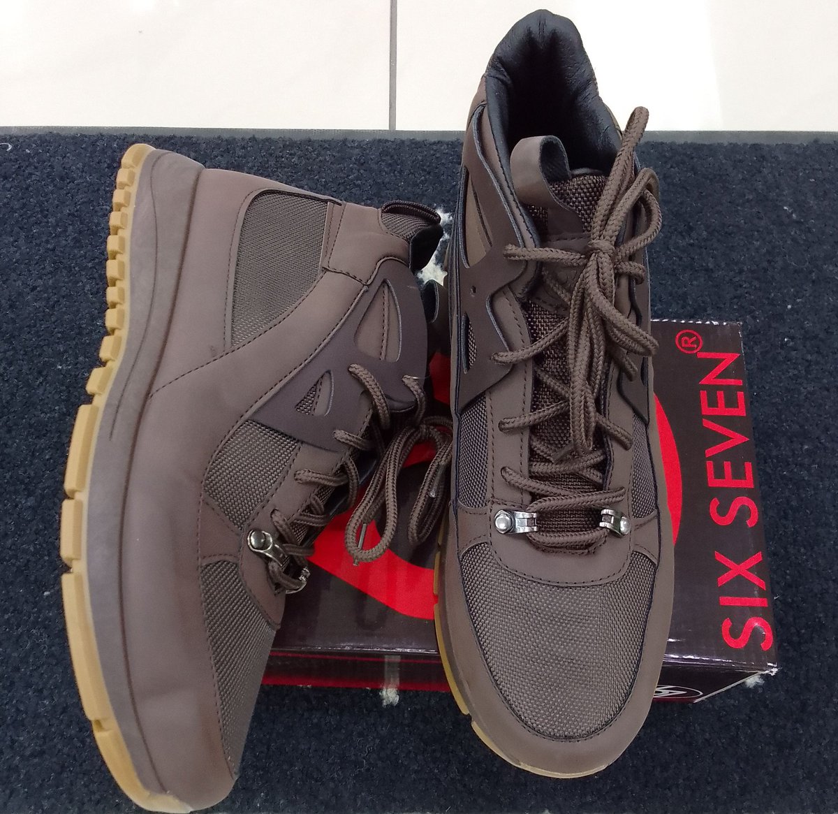 BOSSINISA's tweet photo. BOSSINI HOT DEALS 

6,7 🔥🔥 

Available in different colors &amp; sizes.  

Visit our website;
https://t.co/OtFTg6IaJn

We are located  
120 Fatima Bhayat Str. RUSTERNBURG

Remember to WhatsApp us or call 📞

0794389487 | 0145921952

#6,7   #bossinisa #mensfashion #menstyle https://t.co/YsBBS7X98C