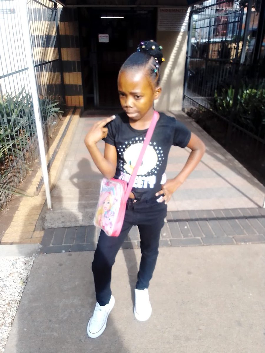 Abramjee's tweet image. #Missing Fiona Matodzi (9). She&apos;s from Itsani village not far from Thohoyandou, Limpopo.
Dzindi Primary School: She was last seen getting in the black Polo with no reg. It happened after school on her way home.