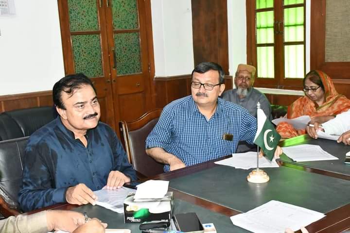 HafizWaseem777's tweet photo. جب رِشوت اور سفارش سے ہی نوکریاں دینی  ہیں تو اخبار میں اشتہار نہیں بلکہ ریٹ لِسٹ لگائی جائے تا کہ پڑھے لکھے بیروزگاروں کا وقت اور پیسہ ضائع نہ ہو 
پاس امیدواروں کے مسائل
بھرتی کے عمل میں سستی
سیٹس چھپانے میں ہیرا پھیری
کون کرا ہے
دادو کے DEO کو معطل کرو
@AkbarLaghari5 https://t.co/5TzpAiV2CT
