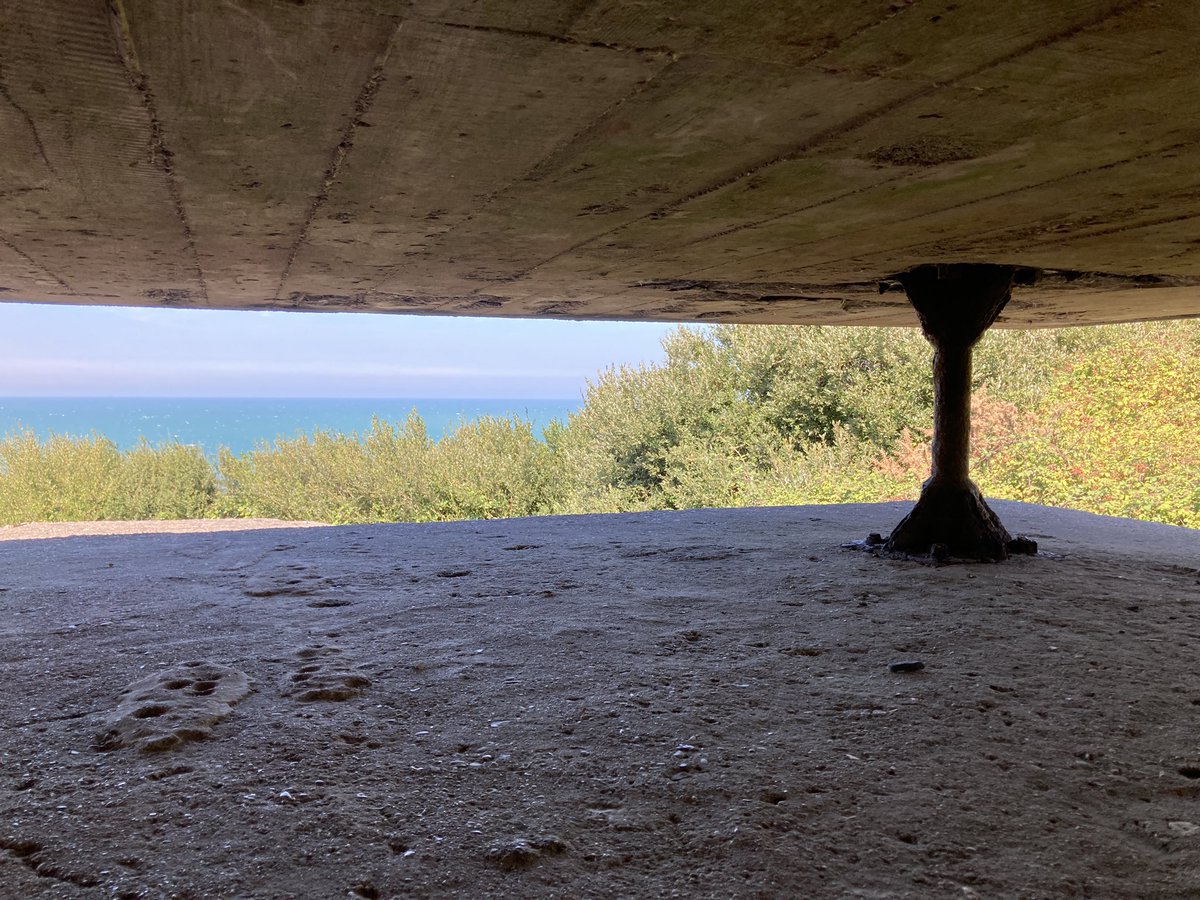 josviaque's tweet photo. Niemiecka bateria nadbrzeżna w okolicach #LonguesSurMer wchodząca w skład Wału Atlantyckiego. Jej działa rozstawione były pomiędzy plażami Omaha i Gold. 6 czerwca 1944 r. (#DDay) stoczyła pojedynek z armadą aliancką. #Normandia #Normandy #Francja #IIWŚ #WWII #historia https://t.co/zt35PiEfA2