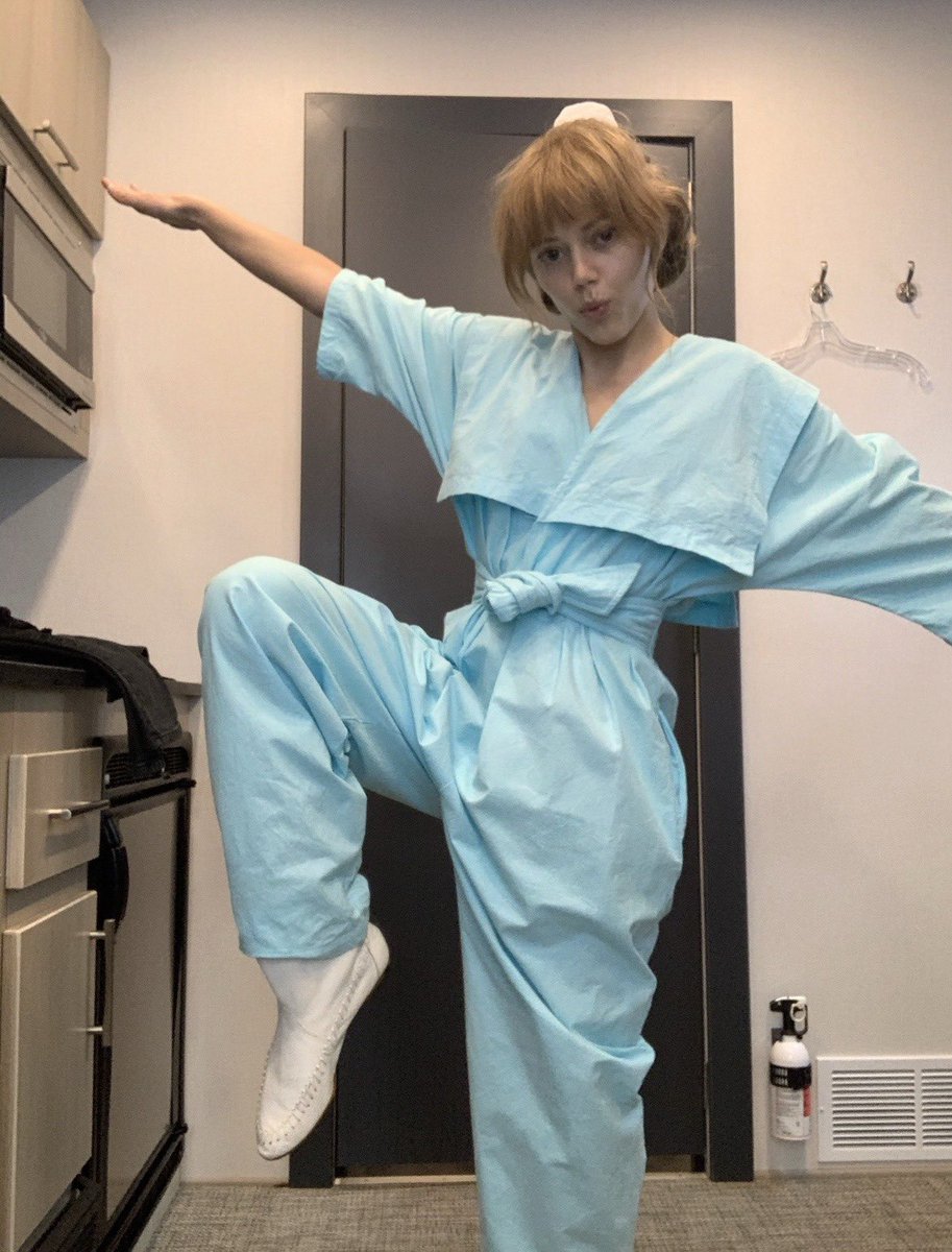 lovingdevinity's tweet photo. ✨jules being a dork things✨ https://t.co/MzUWQcihdw