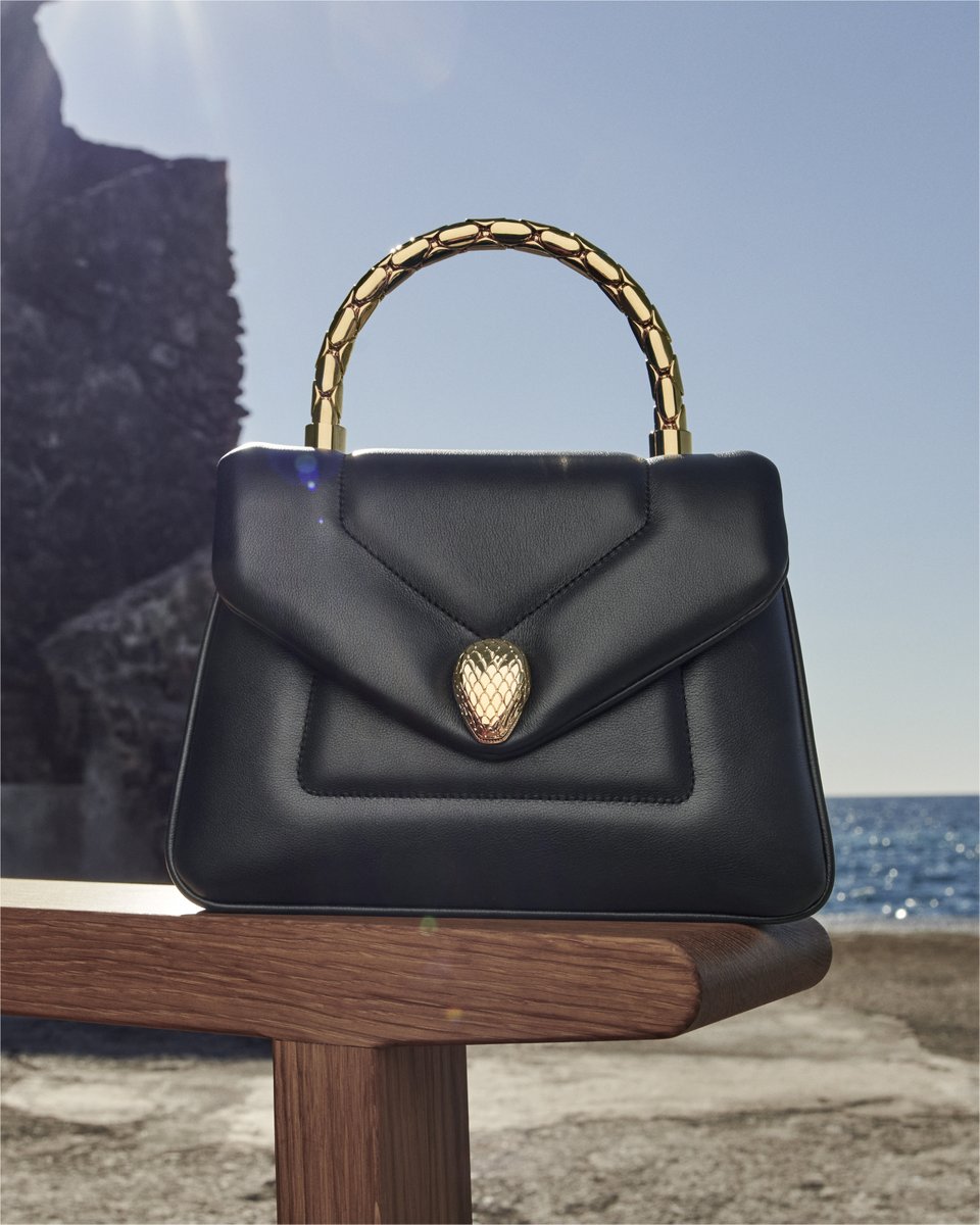 Bulgariofficial's tweet photo. The stand out feature of the compact #Serpenti Reverse bag is the metallic top handle. Boasting the striking Cobra chain design, the handle crowns an ultra-soft black exterior. Discover more at https://t.co/z4EDqQGw7B #Bulgari #BulgariAccessories #MadeInEden #FW22 https://t.co/MOrGsz5TTW