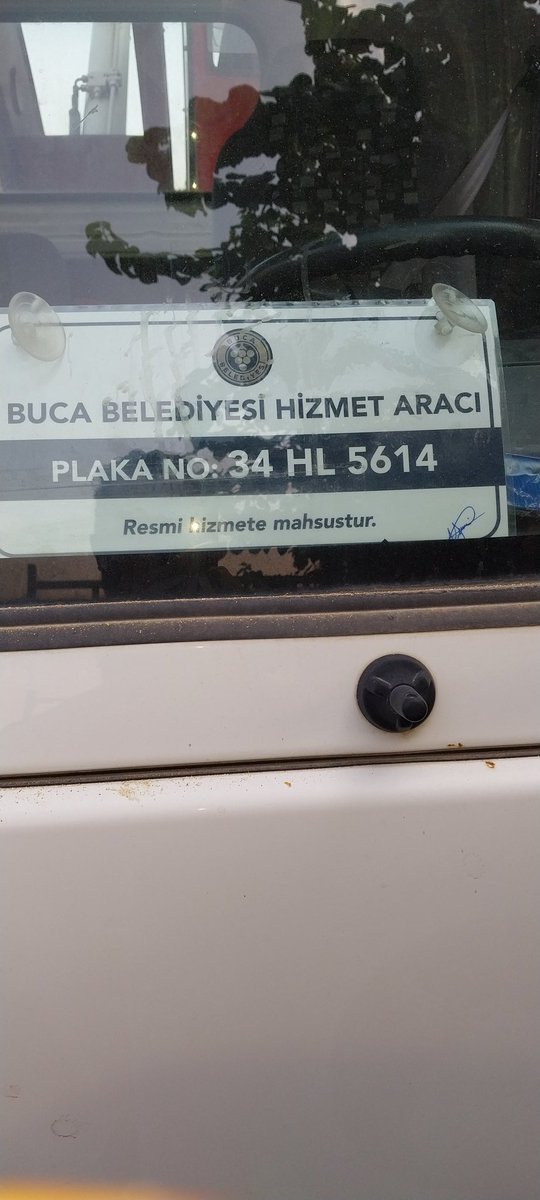 Şirinyer İZBAN karşısında Pablo cafe açılabilmesi için bu güzelim ağacı neden kestiniz? <a href="/BucaBld/">Buca Belediyesi</a> <a href="/izmirbld/">İzmir Büyükşehir Belediyesi</a> <a href="/TC_icisleri/">T.C. İçişleri Bakanlığı</a> <a href="/fatihportakal/">fatih portakal</a> @FOXhaber <a href="/AtvHaberTurkiye/">Atv Haber</a>