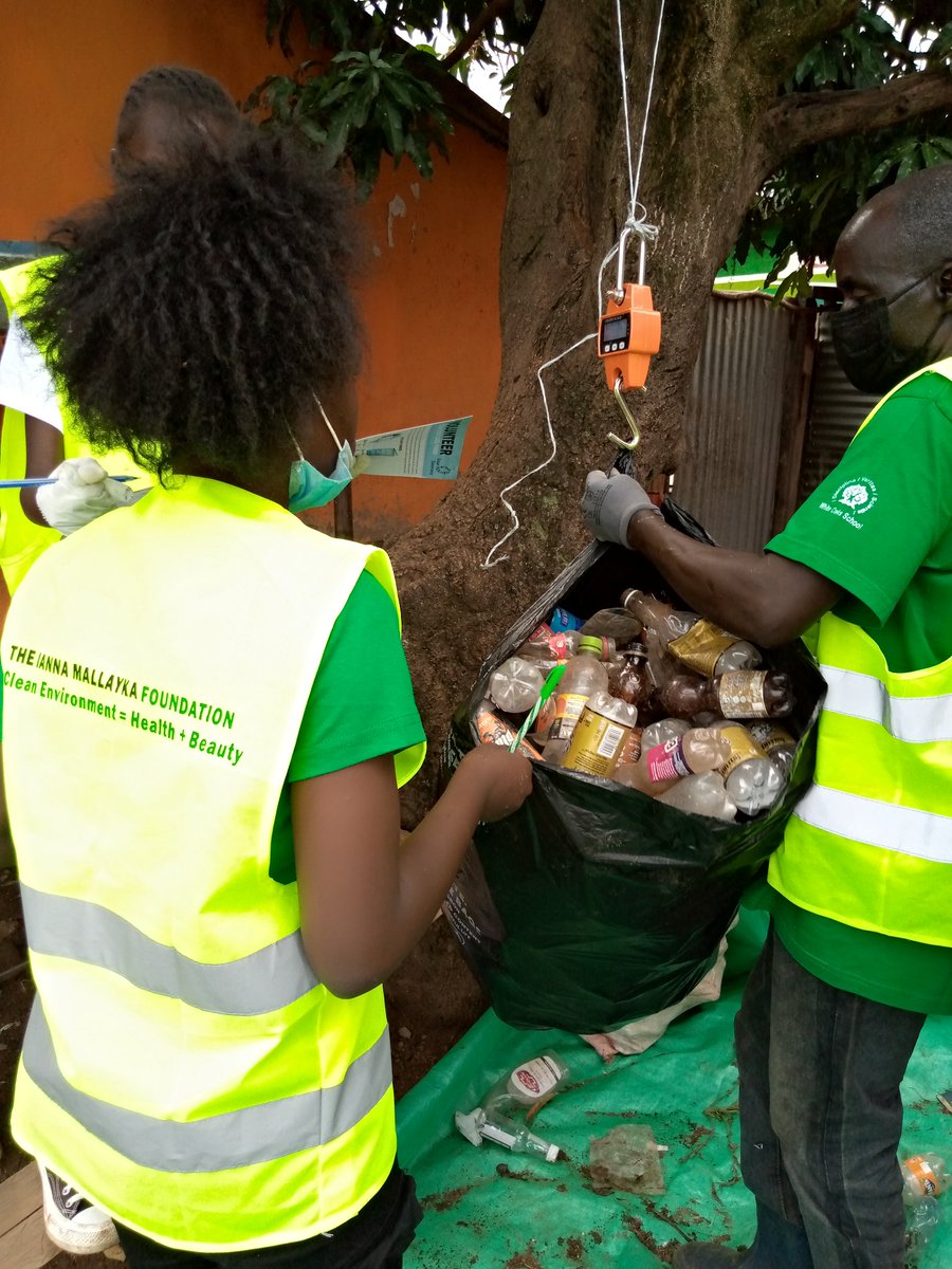 MallaykaIanna's tweet photo. #LetsBeatPlasticPollution
Together we can do this especially we as youth
@FFF_Africa
@FFF_Africa @ClimateCClub @foe_us @Sdg13Un @UNEP_Africa @DianaAward @ActionForNature @ClimateAwards @AngieBarea @OlumideIDOWU @WeNaturalists @UNDPClimate https://t.co/mce0payzw5