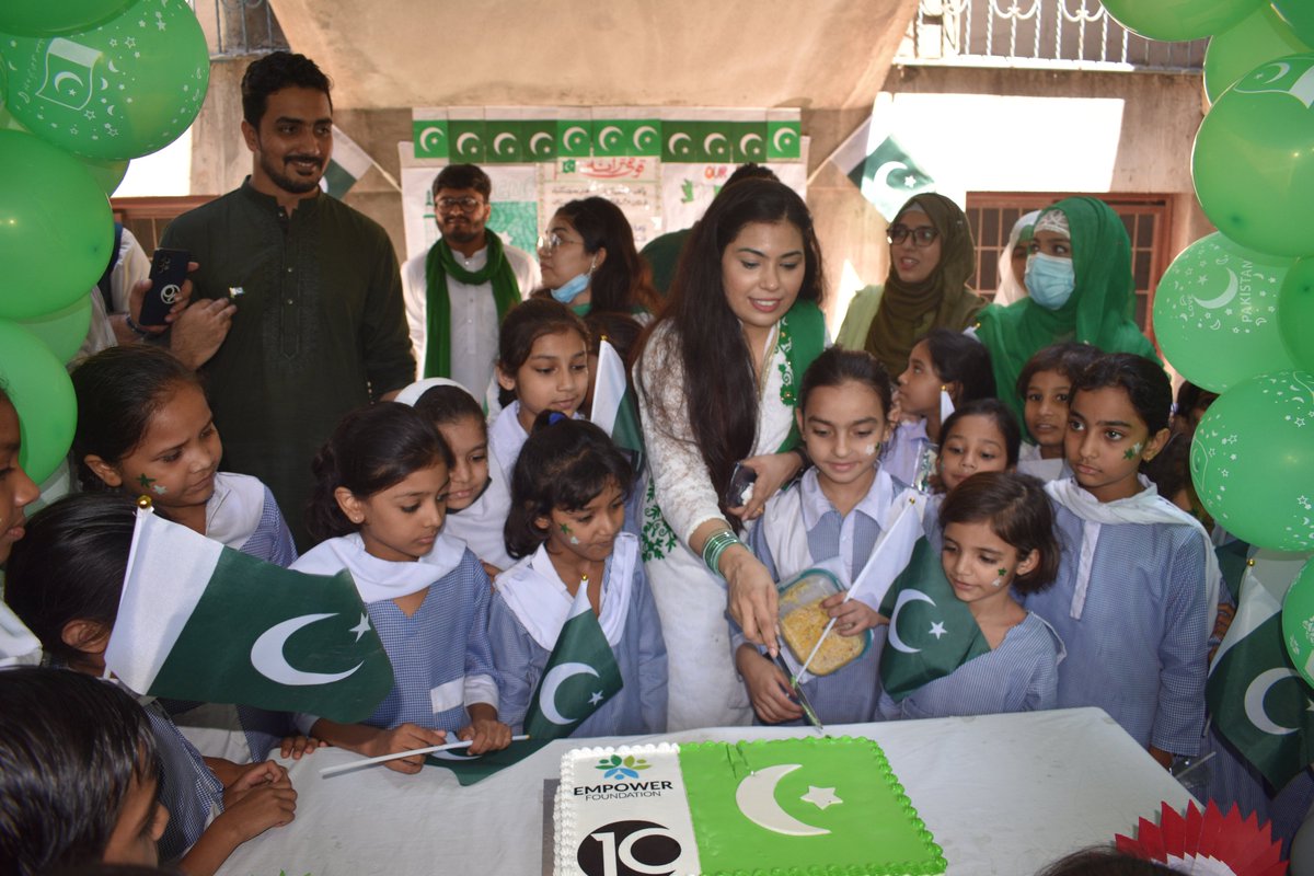 10PearlsPK's tweet photo. Empower Foundation had special Independence Day celebrations at Zaytun 2, Pehli Kiran school and Zaytun 3. These kids took part in patriotic songs, general knowledge quizzes and face painting sessions.🥰💚
#independenceday #empowerfoundation #10pearls #10pearlspakistan https://t.co/BN4cL2geWx