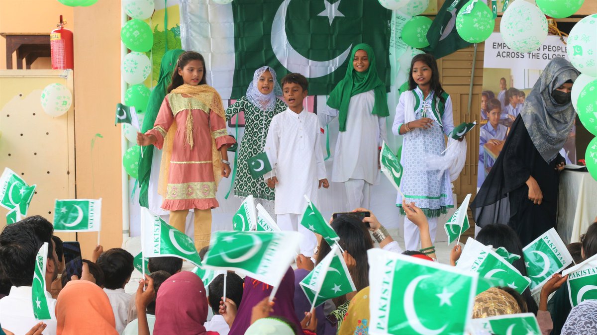 10PearlsPK's tweet photo. Empower Foundation had special Independence Day celebrations at Zaytun 2, Pehli Kiran school and Zaytun 3. These kids took part in patriotic songs, general knowledge quizzes and face painting sessions.🥰💚
#independenceday #empowerfoundation #10pearls #10pearlspakistan https://t.co/BN4cL2geWx