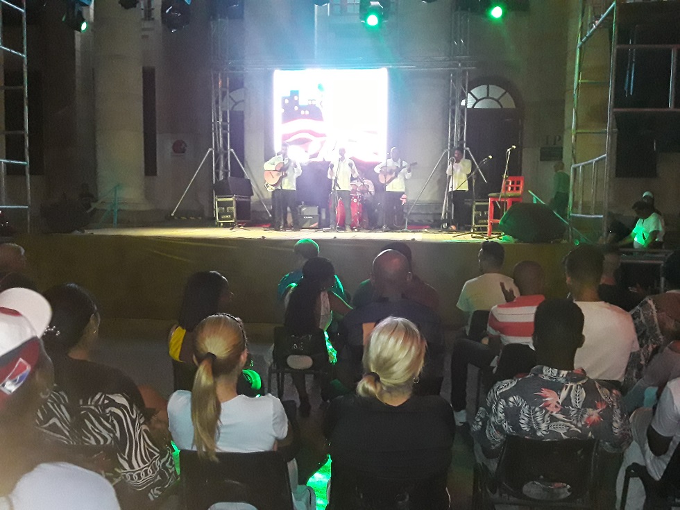 Varios artistas de Camagüey y otras provincias, saludaron el Aniversario 96 del natalicio de Fidel y se solidarizaron con el pueblo de Matanzas, en jornada cultural presidida por Federico Hernández Hernández, Primer Secretario del Partido en la región agramontina..#Camaguey