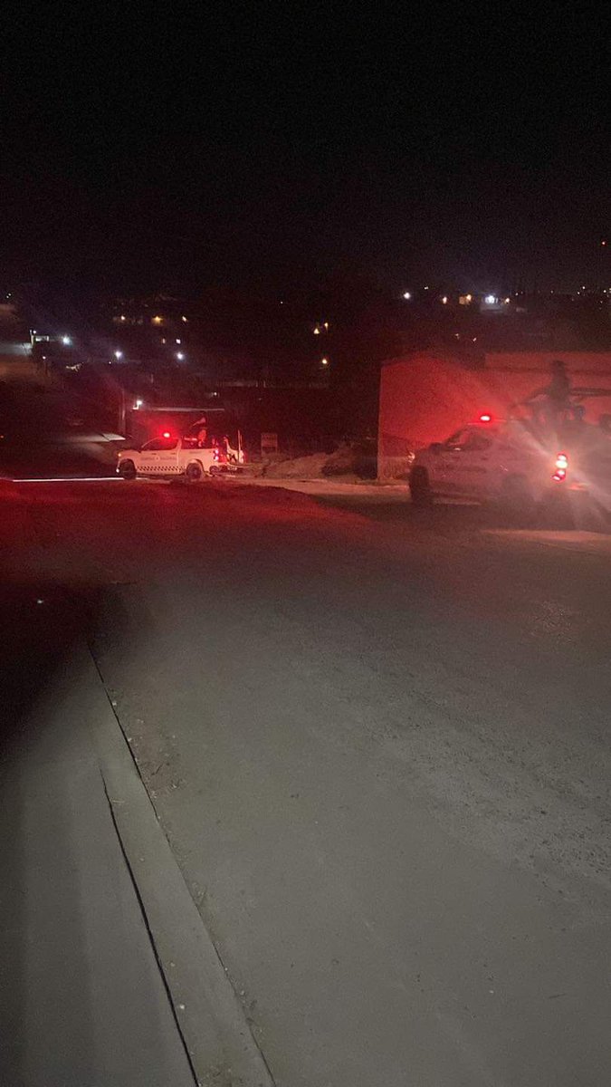 lacoyotee's tweet photo. URGENTE TIJUANA: Camiones de IMOS van por las personas que necesitan transporte publico. Seran acompañados por la guardia nacional! Compartan! https://t.co/zOztYzHfQI