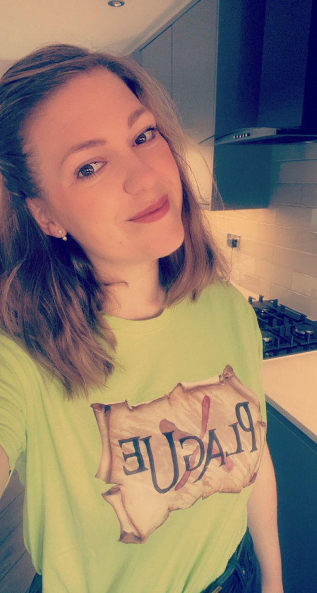 BethRowett's tweet photo. It’s Edinburgh day! One happy Beth. #EdFringe2022 #Plague #comedymusical 🥕🧡 https://t.co/HCrMdSvd9P