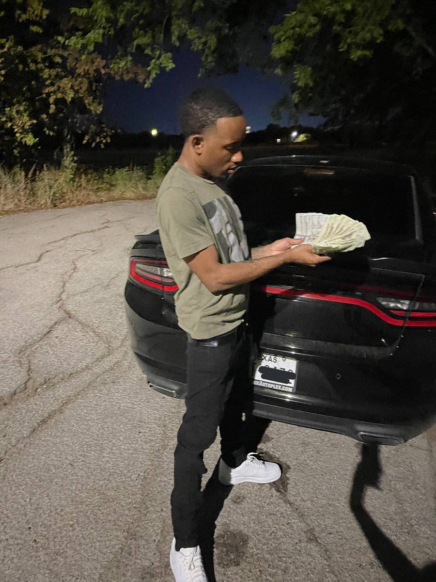 Otbmonte's tweet photo. Still Look Like I’m out Them Trenches https://t.co/ujgtV8phCK