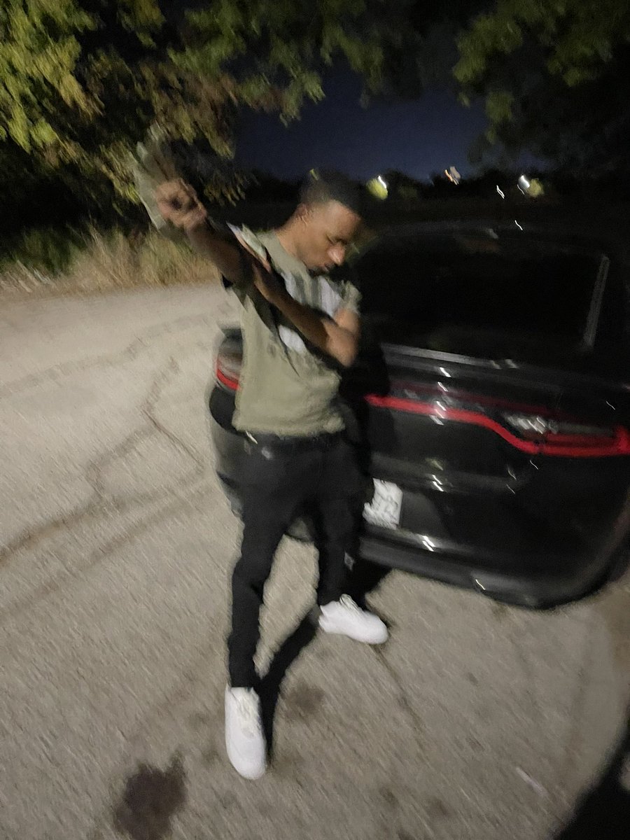 Otbmonte's tweet photo. Still Look Like I’m out Them Trenches https://t.co/ujgtV8phCK