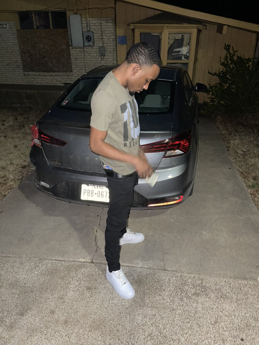 Otbmonte's tweet photo. Still Look Like I’m out Them Trenches https://t.co/ujgtV8phCK