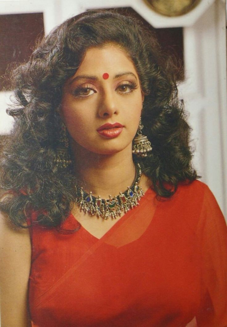 NehaxSB's tweet photo. Her in red
#Sridevi https://t.co/mZO9TLlAiv