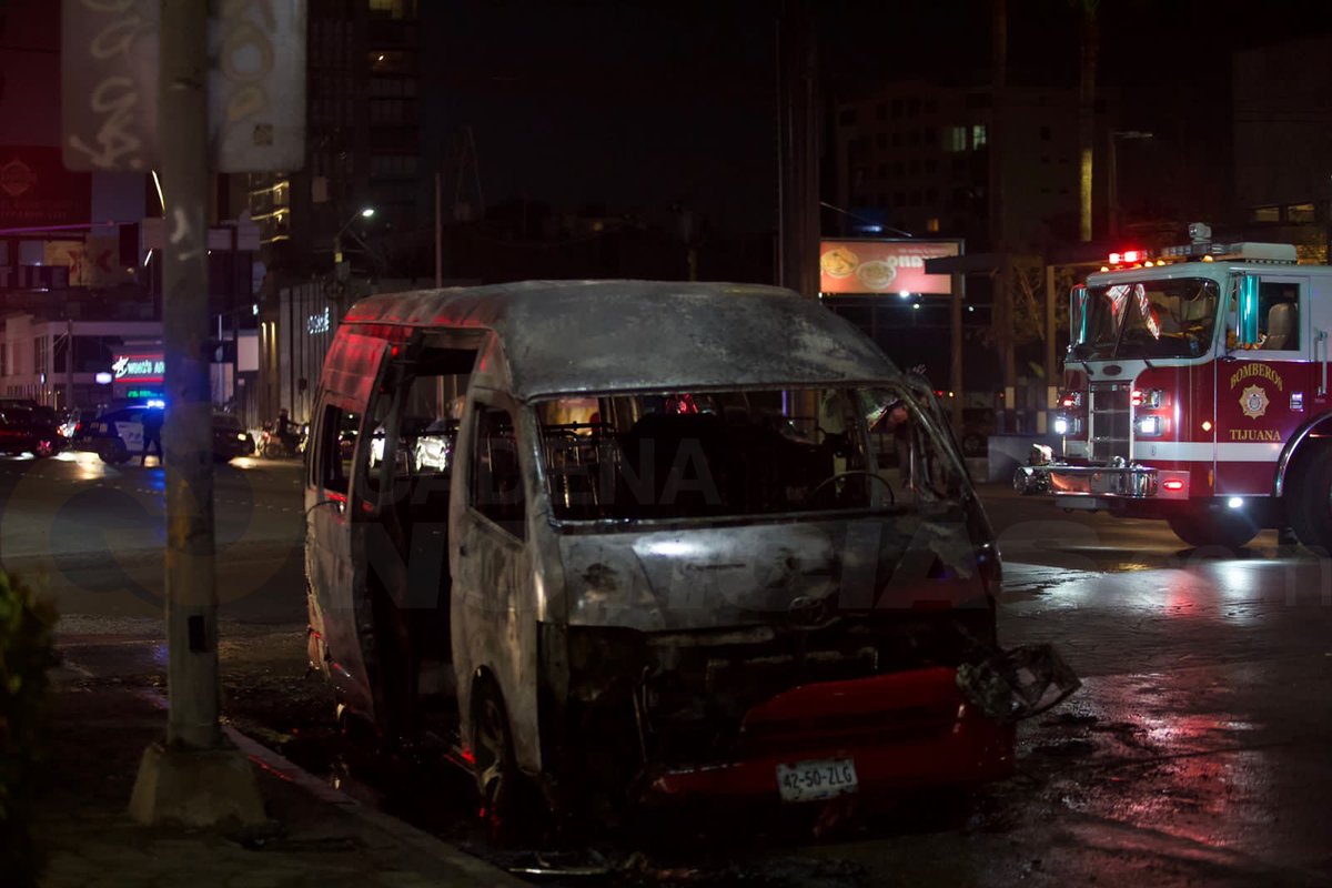 cadena_noticias's tweet photo. #Policiaca | #Violencia 

Transporte público sin servicio en la calle, comercios ambulantes, restaurantes, bares y hoteles permanecen cerrados en la ciudad de Tijuana...

Toda la información aquí ➡ https://t.co/21AkhZwRIp https://t.co/NAfNCFilOF