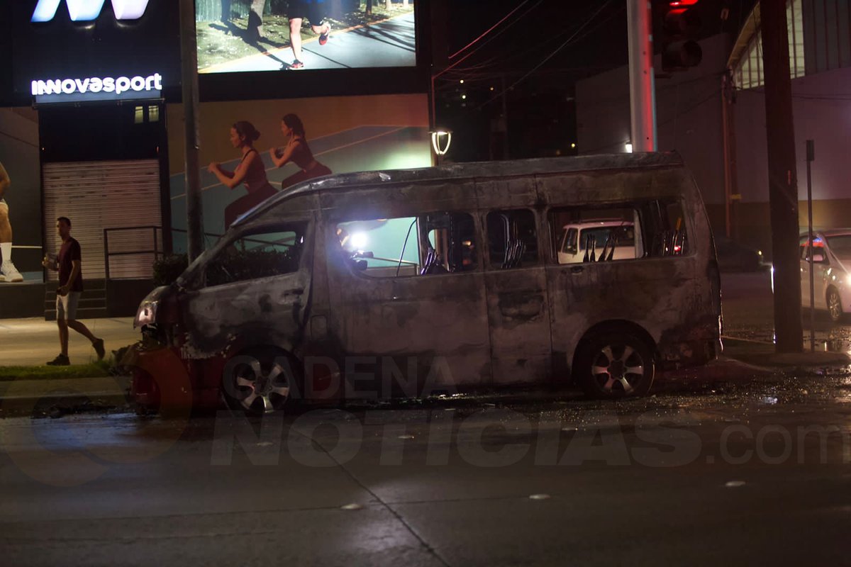 cadena_noticias's tweet photo. #Policiaca | #Violencia 

Transporte público sin servicio en la calle, comercios ambulantes, restaurantes, bares y hoteles permanecen cerrados en la ciudad de Tijuana...

Toda la información aquí ➡ https://t.co/21AkhZwRIp https://t.co/NAfNCFilOF