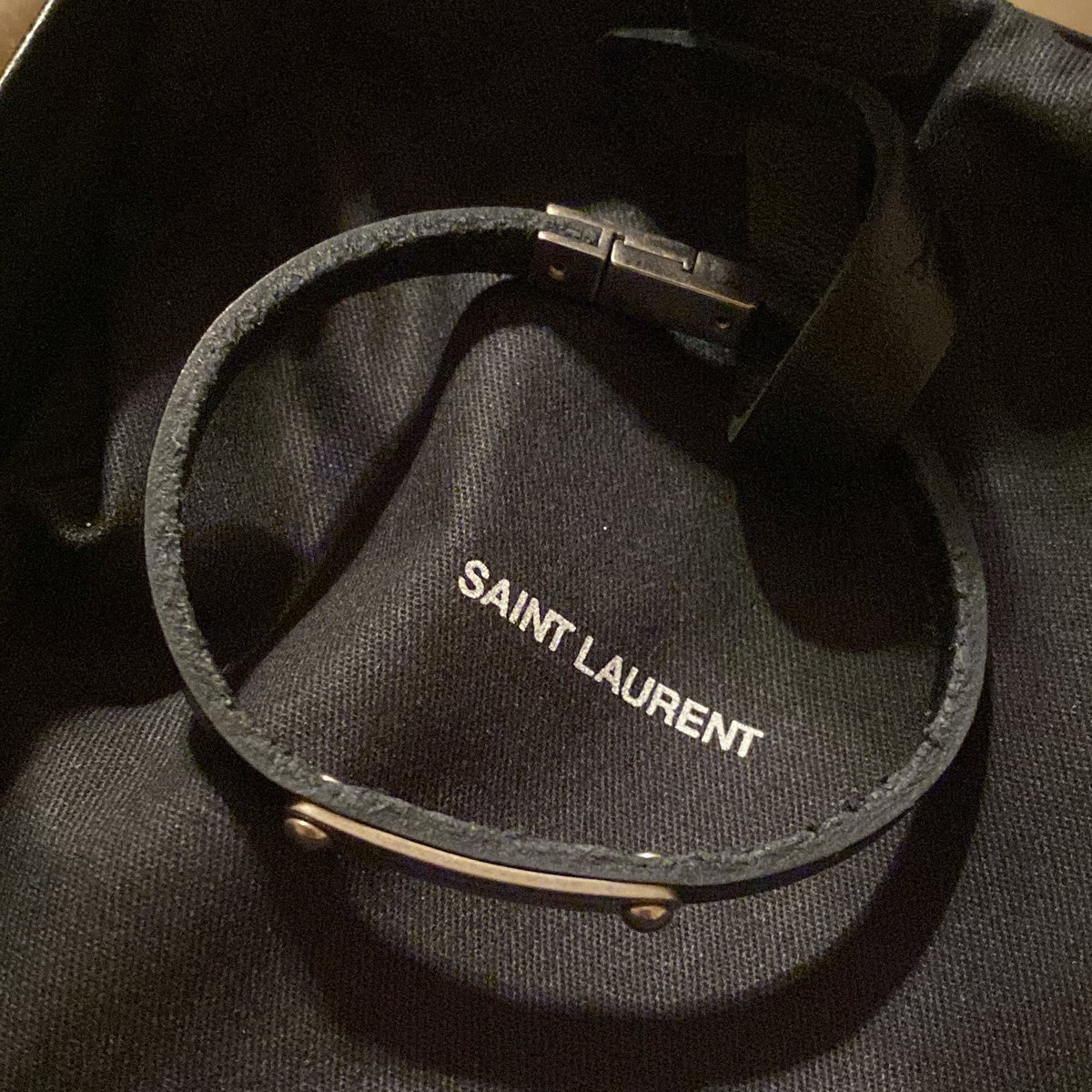 너무 작다…? ㅠㅠㅠㅠㅠㅠ 크리스… 손목 사이즈가 몇이에요????