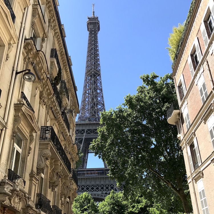 ‍ 
O8 / 13 — 15:09 ( PHT ) : off to explore paris with primo (@tetsukuroonok) and chel (@daeiquiri). pogi time daw.
 ‍