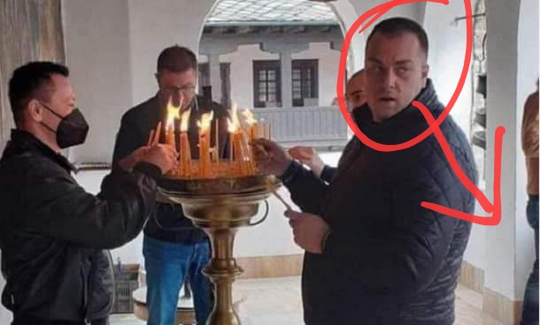 #ОнаКога #УбкАнб на #СдсбУчк ќе нарача сликање со #Мицкоски за да после УДБАШКИТЕ СЛУГИ лајат 📌
"Ќе се потргнам, сликај го, сликаше?"