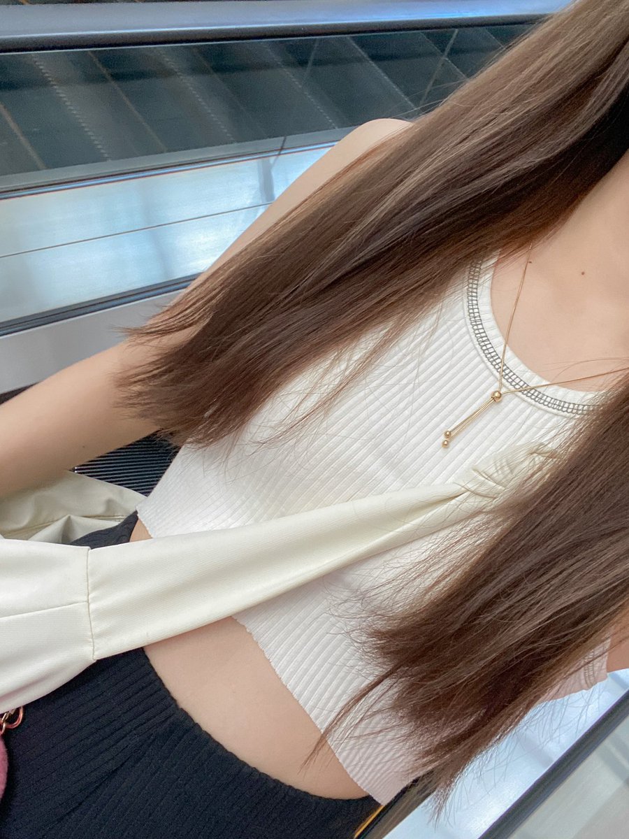 Hamkdy_'s tweet photo. 8. Moliven🦞 (https://t.co/9mMSTBKfoX)
Crop top ที่ชอบที่สุดในตอนนี้ เป็นครอปที่ใส่สวยมากกㅠㅠ  ผ้านุ่ม ดีไซน์สวย ใส่แล้วไม่ตัน ตัดเย็บดี ข้างหน้าดีไซน์ให้เว้าสั้นกว่าข้างหลัง แต่เลือกความสั้นได้ เราใส่ 13 inches กำลังสวย✨ ชอบจนไปซื้อสีขาวมาเพิ่ม เชียร์เลย ใส่ได้บ่อยชัวร์! https://t.co/MZ1H78sanG