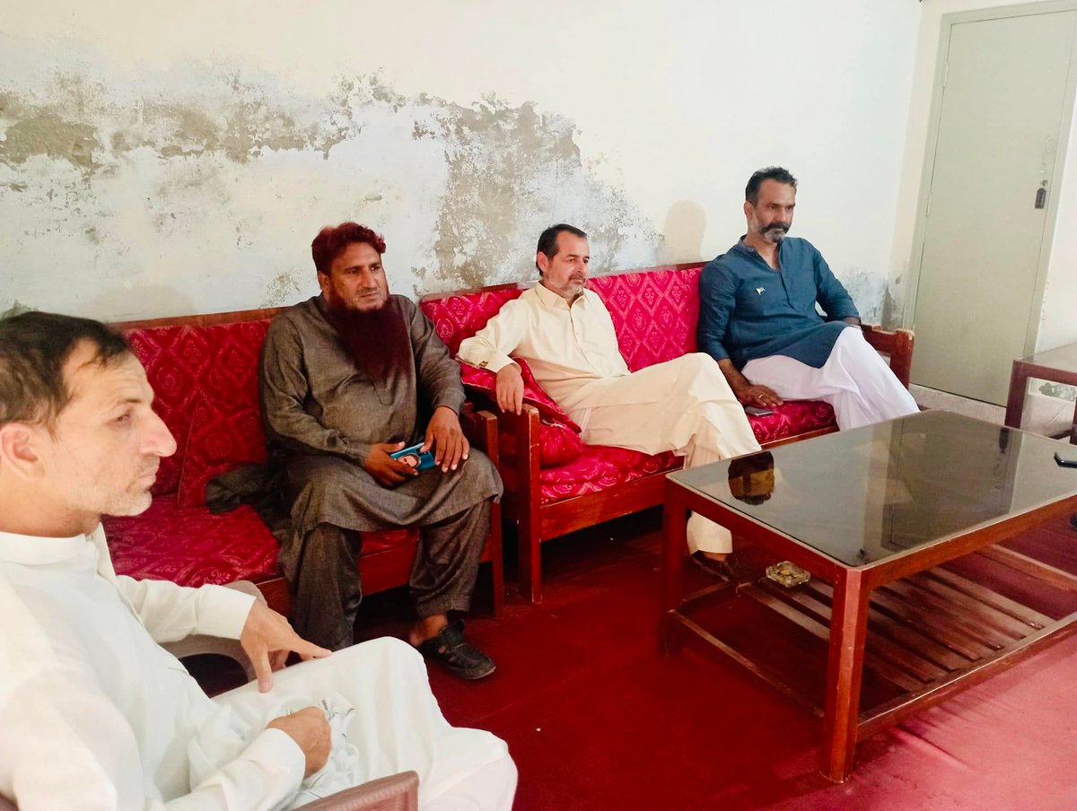 Sadhraich288's tweet photo. خالد نواز سدھریچ
امیدوار برائے صوبائی اسمبلی حلقہ پی پی 121 
چک نمبر 286 گ ب سیٹھ والا میں روڈ سائیڈ ایکسیڈنٹ میں زخمی ھونے والے غلام صابر کی عیادت کرتے ھوئے

#khalidnawazsadhraich #khmgroup #independenceday #Pakistan #tobateksingh https://t.co/jkVLr0TTgG