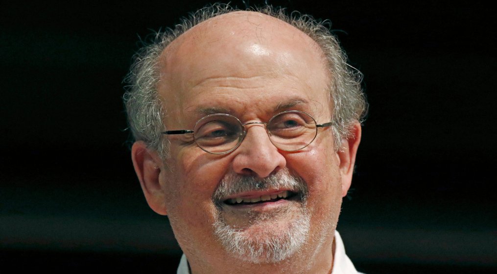 AJEnglish's tweet photo. "Salman will likely lose one eye; the nerves in his arm were severed; and his liver was stabbed and damaged."

Author Salman Rushdie on ventilator after attack in New York https://t.co/qsVmoKebS5 https://t.co/7S7AUFbWVq