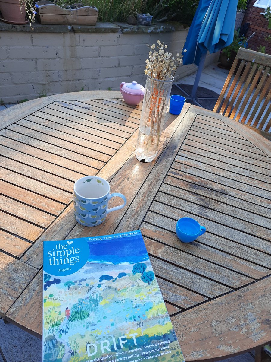 Bozzle's tweet photo. Seriously considering becoming nocturnal, ending out in the garden like this, #amreading @simplethingsmag before going to bed for the day... #breakfast #garden #bringbackrain https://t.co/aqzdoVKr03