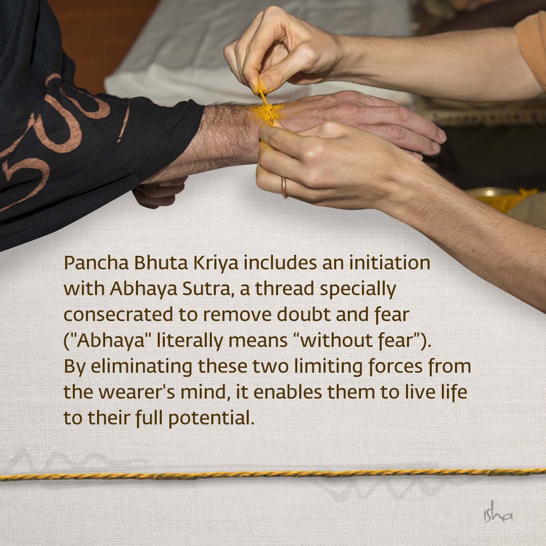 ishafoundation's tweet photo. More than just threads, Sutras are an integral part of the Yogic culture and are extensively used as a means to transmit energy. A sutra's impact on the wearer and the duration of its effectiveness depends on how a sutra is energized and the materials used to prepare it. https://t.co/jtu2mYSZCn
