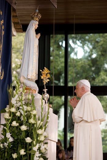 PiyalBotejue's tweet photo. "Pray, Pray very much, and make sacrifices for sinners; for many Souls go to hell because there are none to sacrifice themselves and pray for them." ( 13 August, 1917, Our Lady of Fatima to Fatima Children )
#OurLadyOfFatima
#FatimaMassage
#PrayForTheSouls
#Amen https://t.co/IAmA8vCA69
