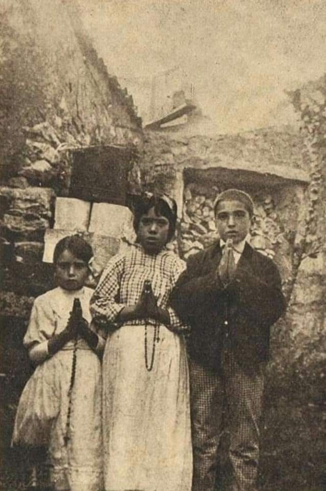 PiyalBotejue's tweet photo. "Pray, Pray very much, and make sacrifices for sinners; for many Souls go to hell because there are none to sacrifice themselves and pray for them." ( 13 August, 1917, Our Lady of Fatima to Fatima Children )
#OurLadyOfFatima
#FatimaMassage
#PrayForTheSouls
#Amen https://t.co/IAmA8vCA69