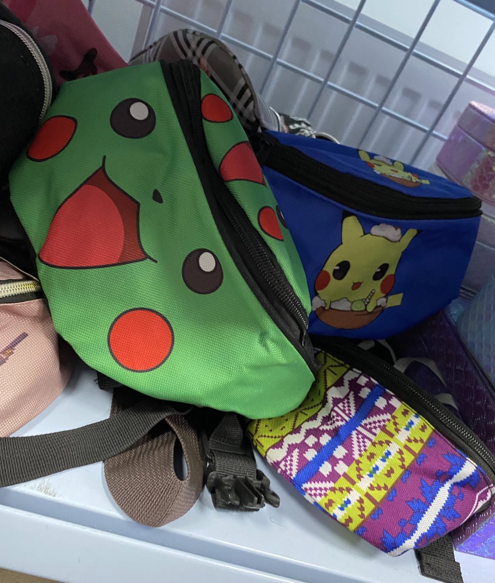 _PL4YB0Y_'s tweet photo. Wtf jaki cursed pikachu https://t.co/0JHRDRHlci