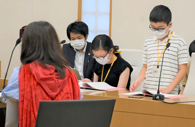 童話を題材に模擬裁判！白雪姫を毒リンゴで殺害しようとした王妃に対して小学生が出した判決は？