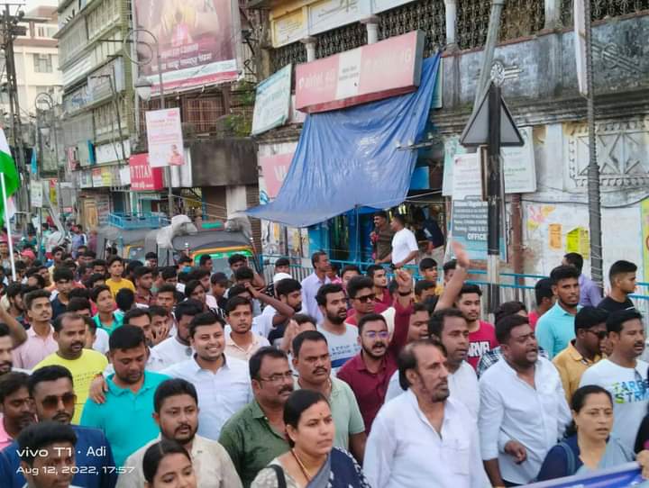 LalKanaia's tweet photo. রাজনৈতিক স্বার্থে বারংবার CBI ও ED কে ব্যবহারের বিরুদ্ধে এবং নিরপেক্ষ তদন্তের দাবিতে প্রতিবাদ মিছিল  রায়গঞ্জ শহরে।
#BJPHataoDeshBachao
@MamataOfficial @abhishekaitc @AITCofficial https://t.co/uS7SDgvV3z