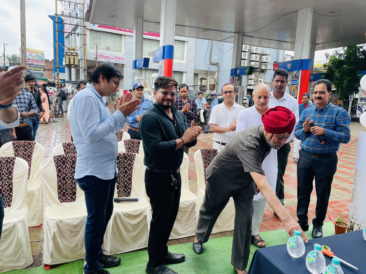 PHRD Exhibition Inaugurated at M/s Om Petrol Pump Sagar by Dr. Satnam Singh who is currently 97 years old and had come to Sagar from Lahore after partitioning. He shared some of his experiences of that time which were heart wrenching.#HarGharTiranga <a href="/Rg03Goel/">Rajeev Goel</a> <a href="/HPCL/">Hindustan Petroleum Corporation Limited</a> <a href="/hpcl_retail/">Mera HP Pump</a>