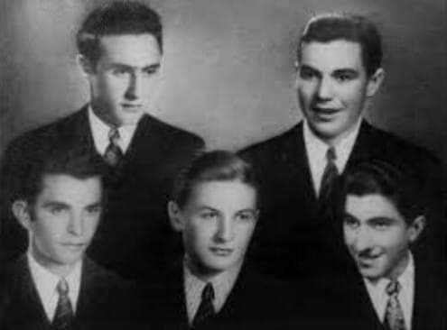 Од КОДОШИТЕ и ПРЕДАВНИЦИТЕ "македонци" НАСТРАДАВТЕ! Од истите кои го предадоа Самуила и Гоцета! 
Рајот е онаму каде сте Вие 💞