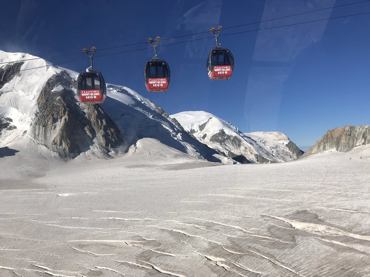 SabrinaJayneLee's tweet photo. Bonjour! Layered up in Mont Blanc, around 3600m up 🏔❄️
Dancing to keep warm 💃 https://t.co/5XhEx4rafI