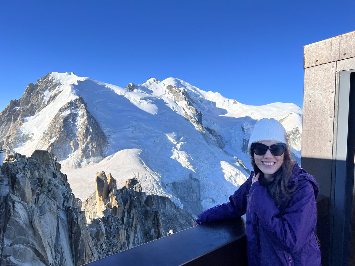 SabrinaJayneLee's tweet photo. Bonjour! Layered up in Mont Blanc, around 3600m up 🏔❄️
Dancing to keep warm 💃 https://t.co/5XhEx4rafI