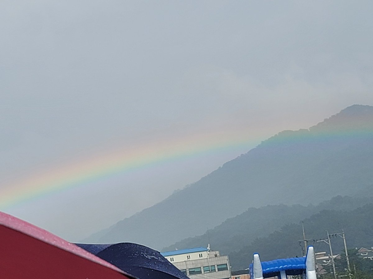 myungjuni5959's tweet image. 우리명주니 만나기전🌈
여윽시 너의 무대를 빛내 주려구✨️ 무지개도 뜨는갑다🌈❤️
조금 이따 보자😍

#상상더하기_금곡_페스티벌 
#육군사관학교 #육사군악대 
#엠제이 #김명준 #아스트로 
@offclASTRO