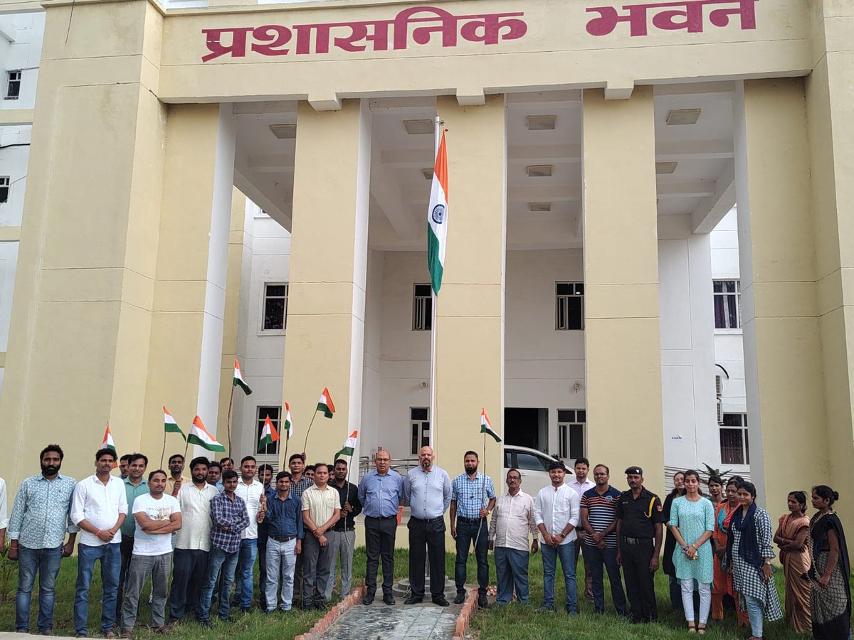 asmcghazipur's tweet photo. #azadikaamritmahotsav2022 #AmritMahotsav
#HarGharTiranga
Departments of #Mvasmc with Indian flag 🇮🇳 soaring high to celebrate and commemorate 75 years of independence.@MeUPGovt #Meup #Updgme #AsmcGhazipur #HarGharTiranga #AmritMahotsav https://t.co/pyhMwZQC6u