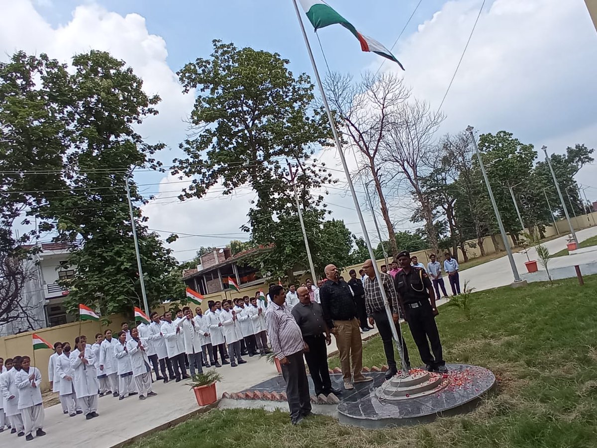 asmcghazipur's tweet photo. #azadikaamritmahotsav2022 #AmritMahotsav
#HarGharTiranga
Departments of #Mvasmc with Indian flag 🇮🇳 soaring high to celebrate and commemorate 75 years of independence.@MeUPGovt #Meup #Updgme #AsmcGhazipur #HarGharTiranga #AmritMahotsav https://t.co/pyhMwZQC6u